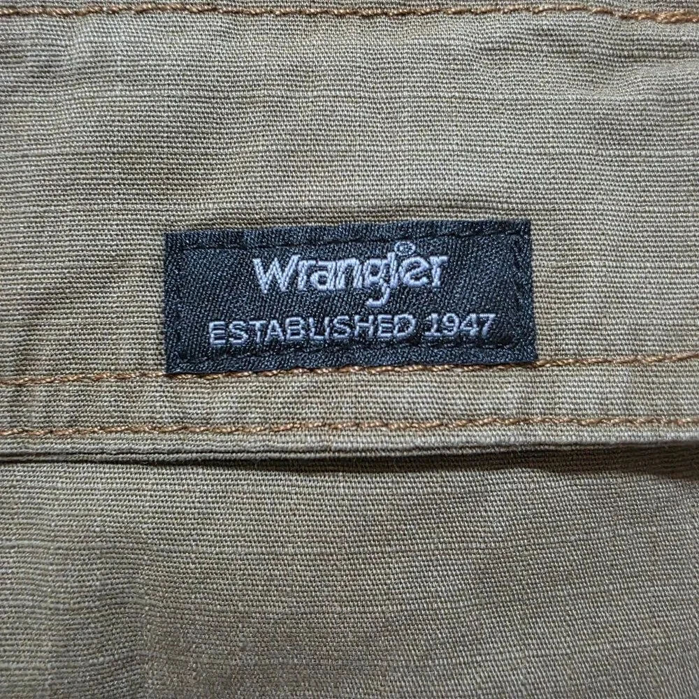 Wrangler Ripstop Cargo Stretch Shorts Tech Relaxed Fit Men's Sizes 32-48 Brown